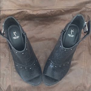 Black size 8 peep-toe ankle shoe boots.